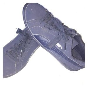 Women’s Pumas size 7 for USA